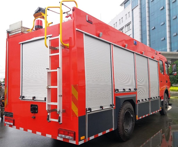 水泡聯(lián)用消防車(chē)圖片